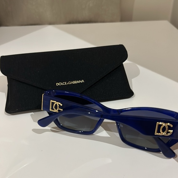 Dolce & Gabbana cat eye sunglasses in Marble Blue - Picture 2 of 5